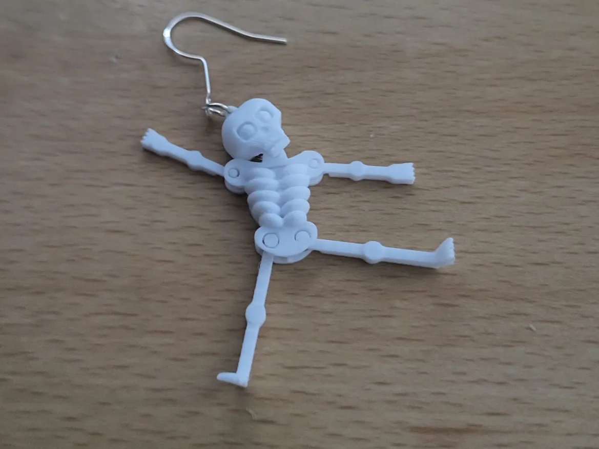 Litet ledat skeletthänge – bild av tomo3D